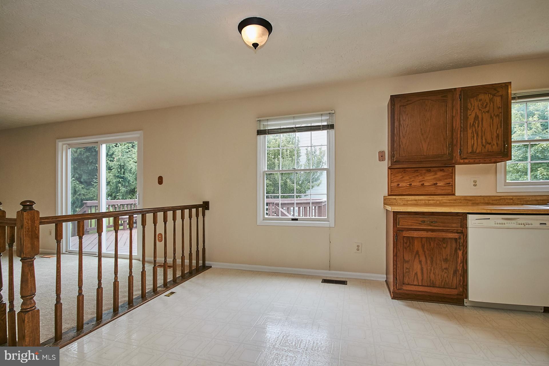 1935 Beech Road Sterling, VA 20164 - Photo 13 of 28 Kitchen
