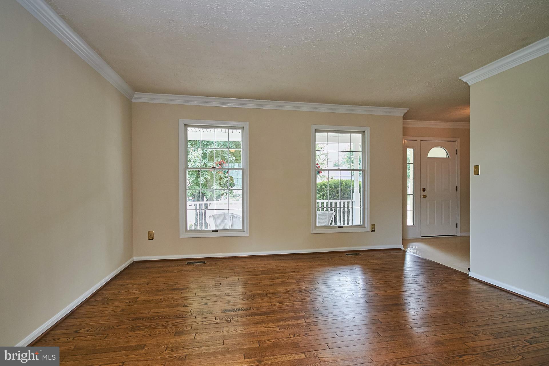 1935 Beech Road Sterling, VA 20164 - Photo 14 of 28 Living Room