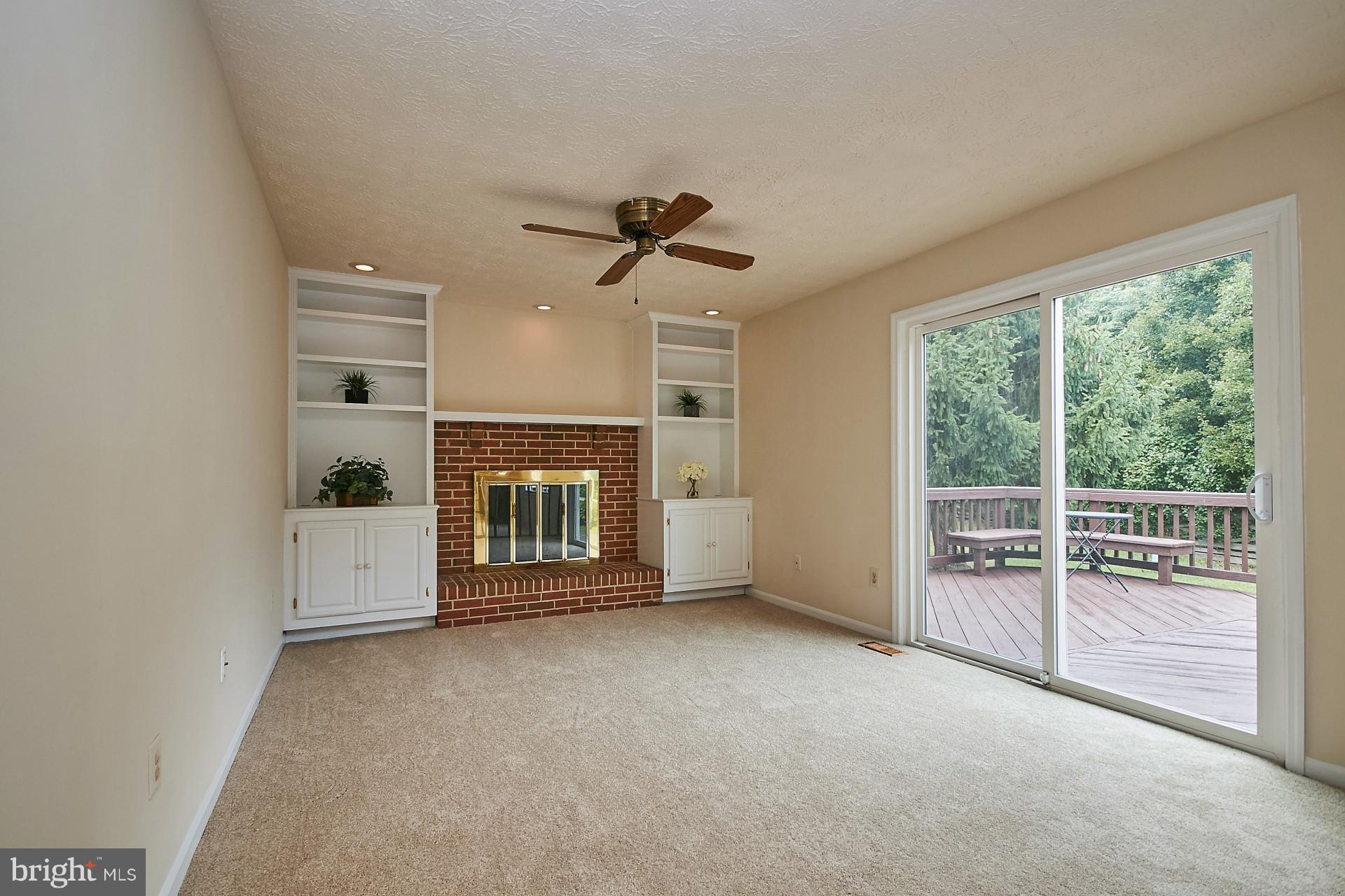 1935 Beech Road Sterling, VA 20164 - Photo 6 of 28 Family Room