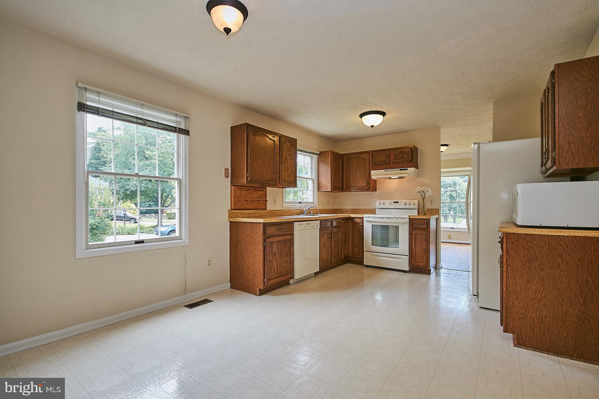 1935 Beech Road Sterling, VA 20164 - Photo 9 of 28 Kitchen