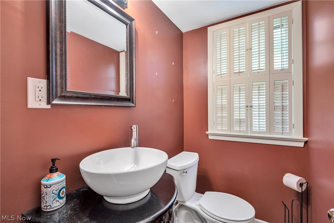 2039 Marshfield Road Cleveland, OH 44124 - Photo 20 of 28