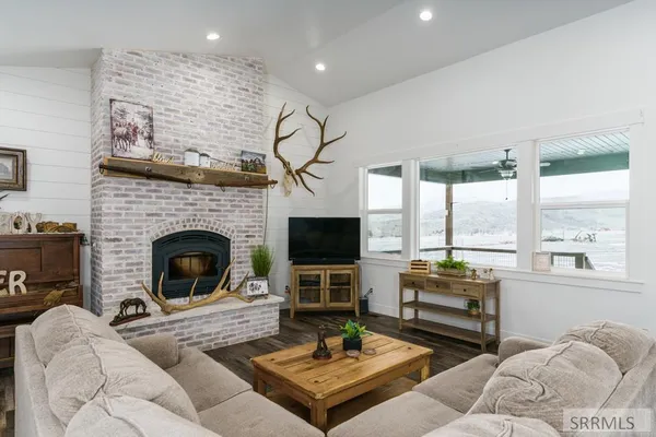 $850,000 | 250 East Pidcock Road, Inkom, ID 83245