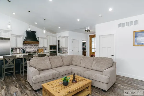 $850,000 | 250 East Pidcock Road, Inkom, ID 83245