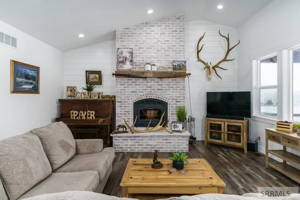 $850,000 | 250 East Pidcock Road, Inkom, ID 83245
