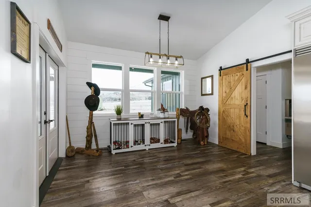 $850,000 | 250 East Pidcock Road, Inkom, ID 83245