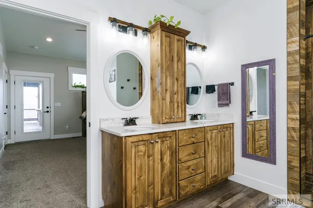 $850,000 | 250 East Pidcock Road, Inkom, ID 83245