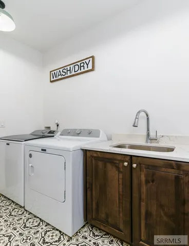 $850,000 | 250 East Pidcock Road, Inkom, ID 83245