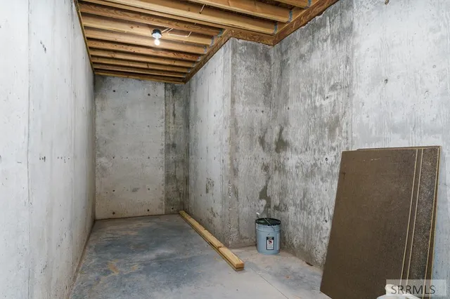 $850,000 | 250 East Pidcock Road, Inkom, ID 83245