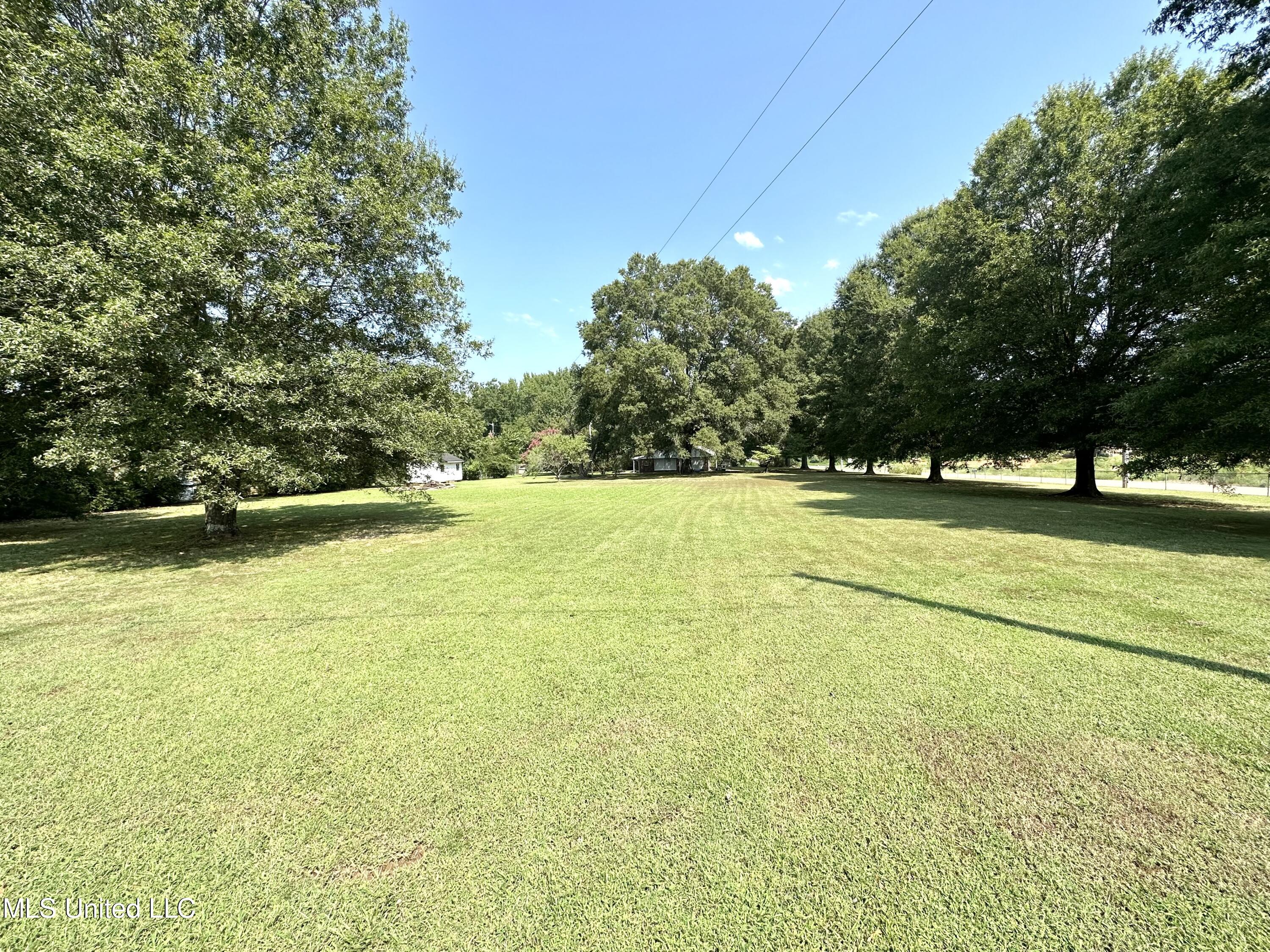 4037 Cayce Road Byhalia, MS 38611 - Photo 2 of 9 0BE119E7-4283-4A7A-8E8E-5C97060E2A2A