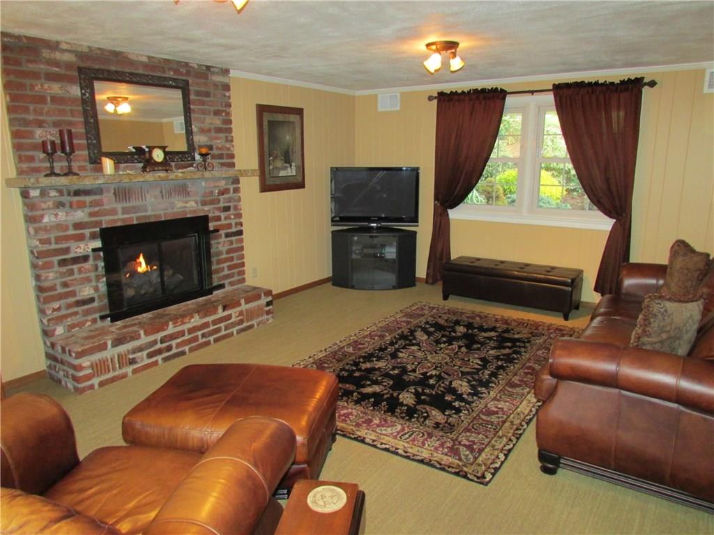 630 Fallen Timber Road Elizabeth, PA 15037 - Photo 10 of 25 Family Room