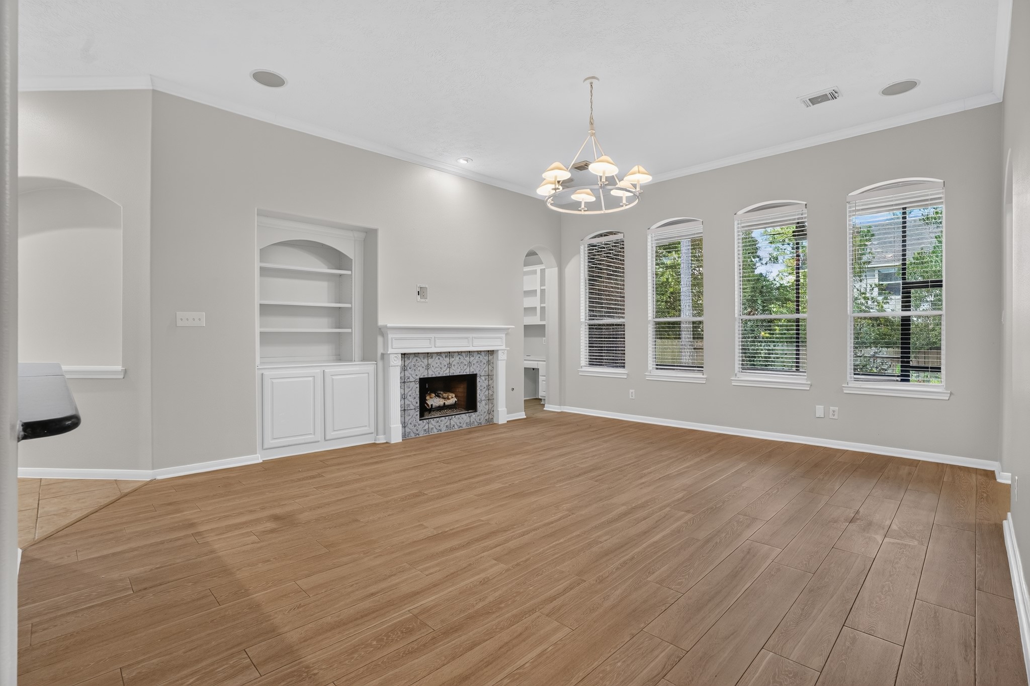 62 South Bardsbrook Circle Spring, TX 77382 - Photo 3 of 23 Gallery Image 3