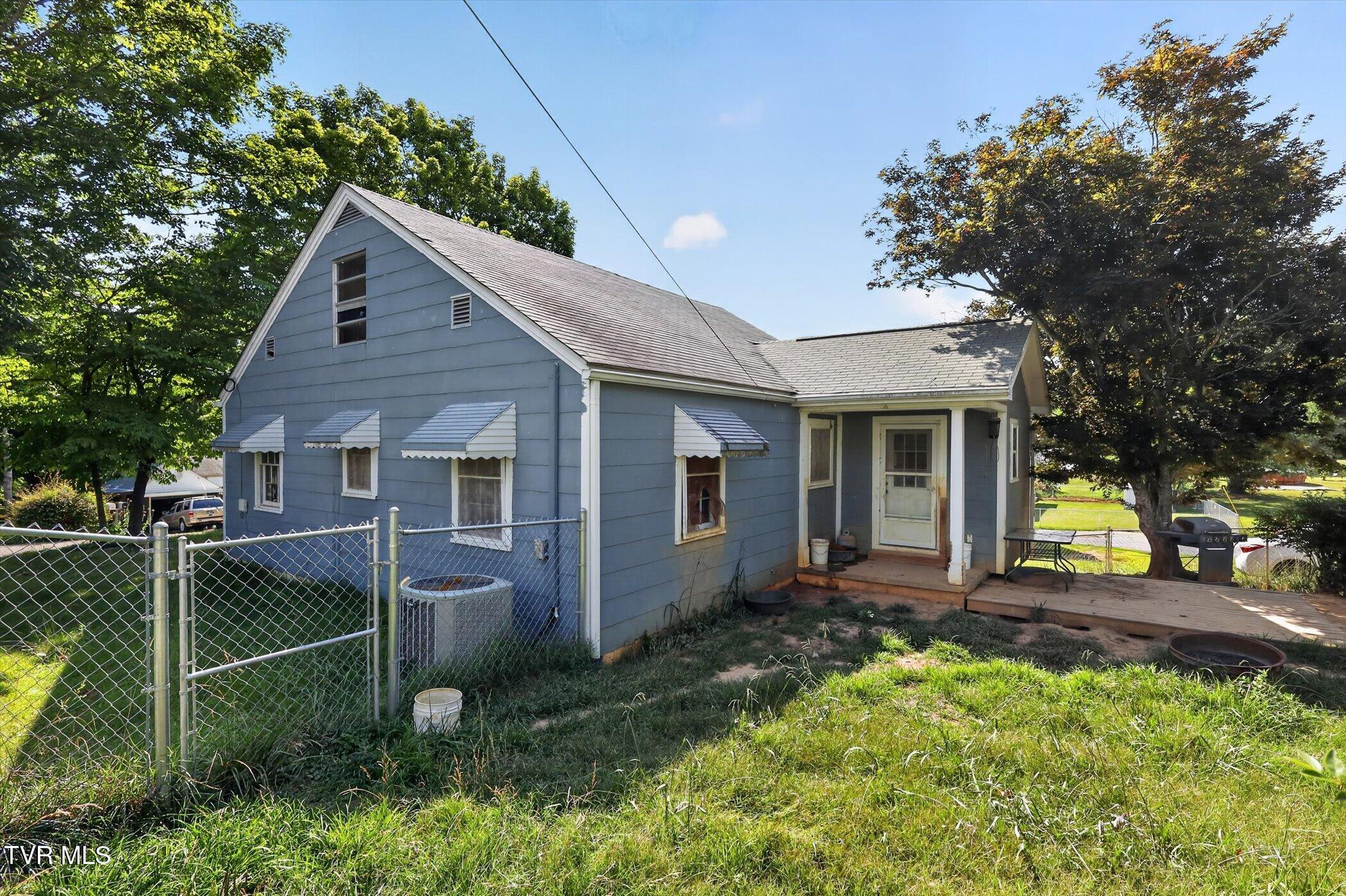 113 Ell Street Greeneville, TN 37743 - Photo 4 of 35 31-113-Ell-St-WindowStill-Photography