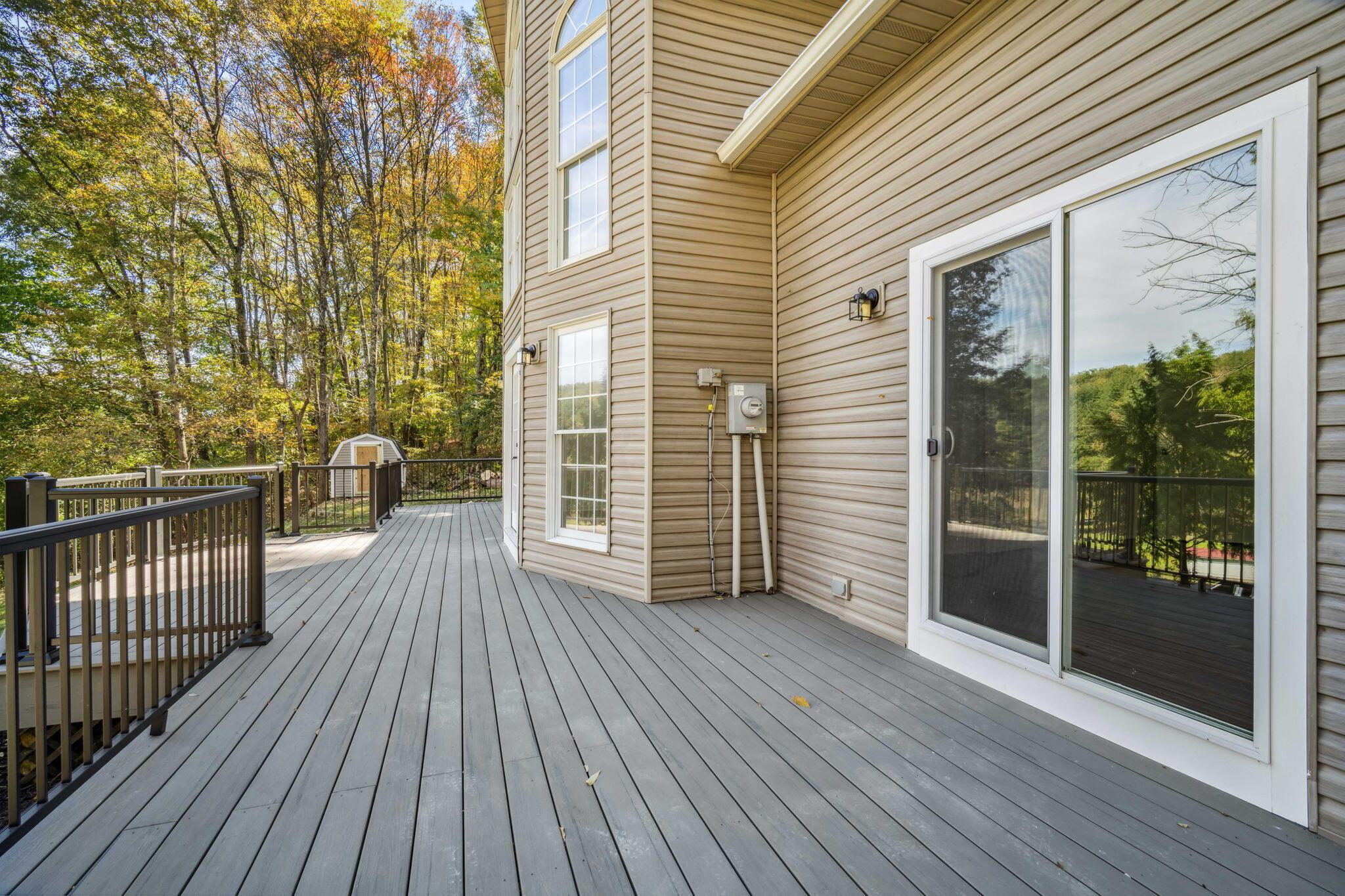 12420 Techniglas Road Newark, OH 43055 - Photo 4 of 72 Front Deck