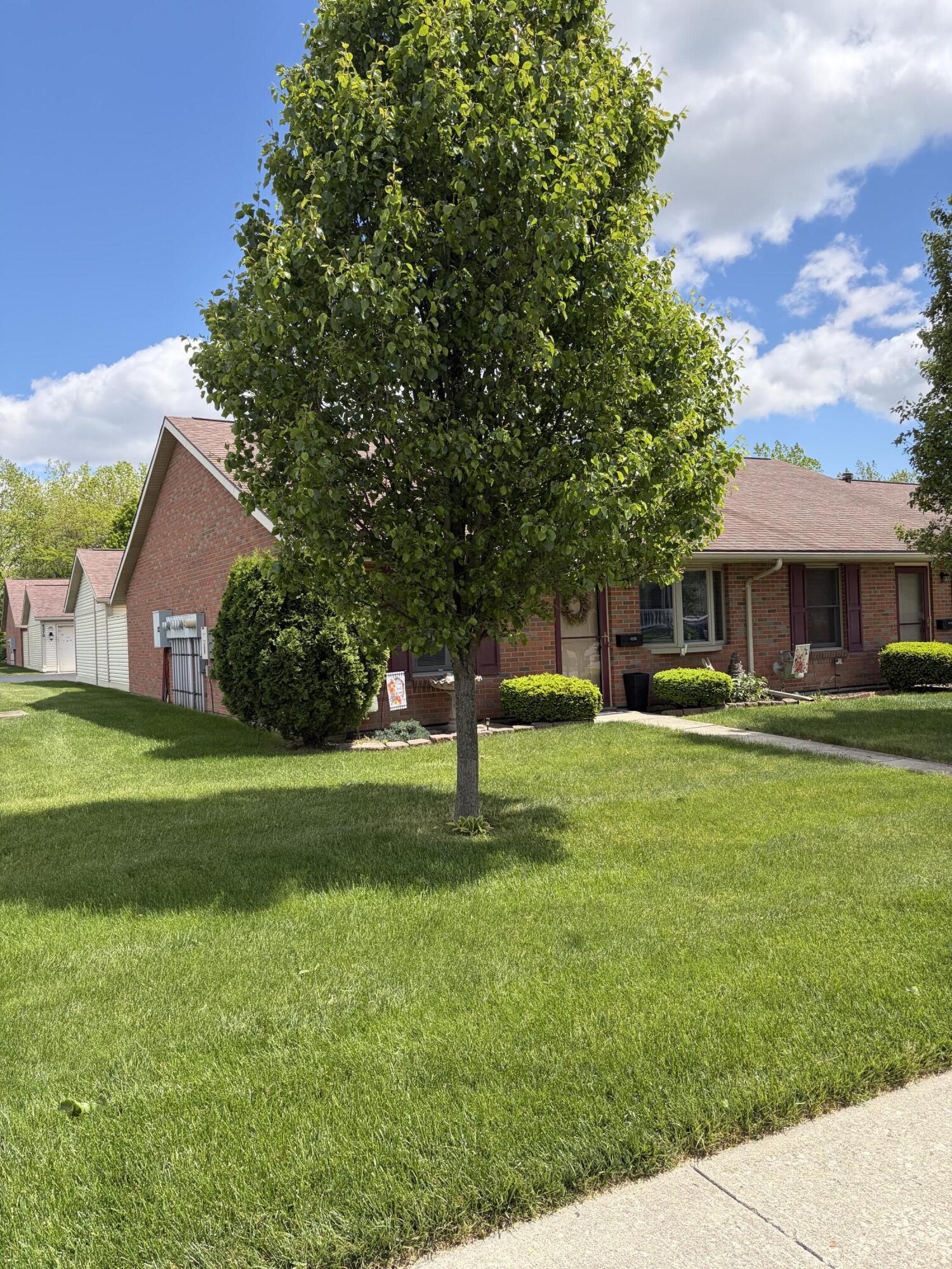4250 Midfield Street Springfield, OH 45503 - Photo 2 of 25