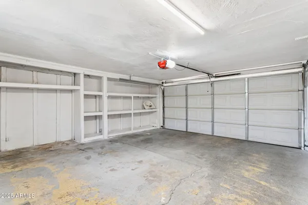a kitchen that has a stove and a refrigerator