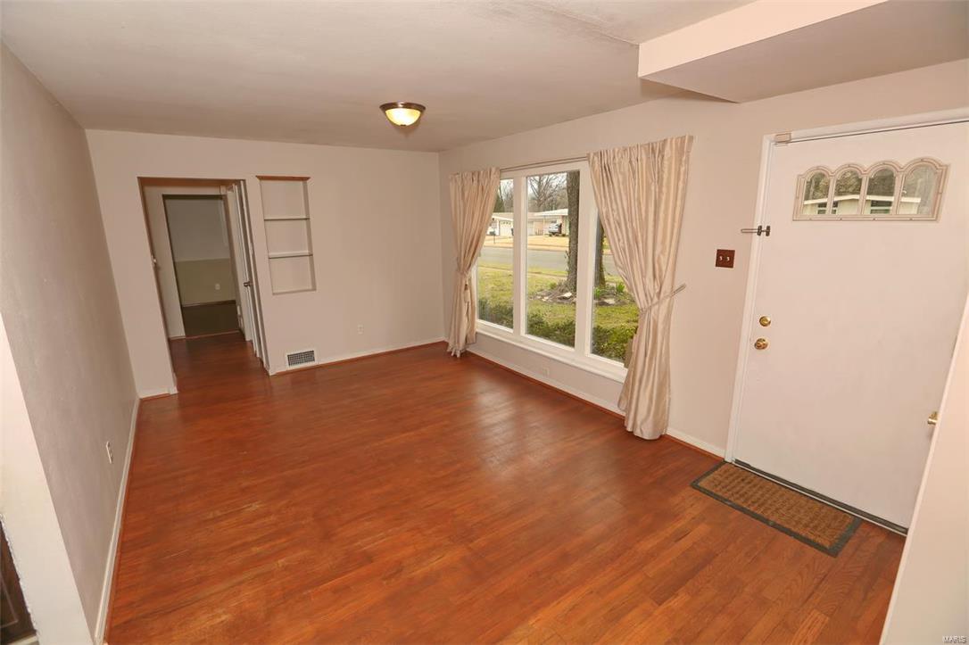 820 Derhake Road Florissant, MO 63033 - Photo 3 of 35 Gallery Image 3