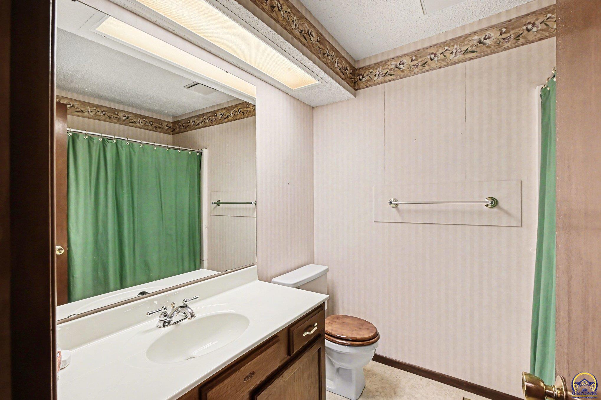5419 Southwest 11th Street Topeka, KS 66604 - Photo 14 of 28