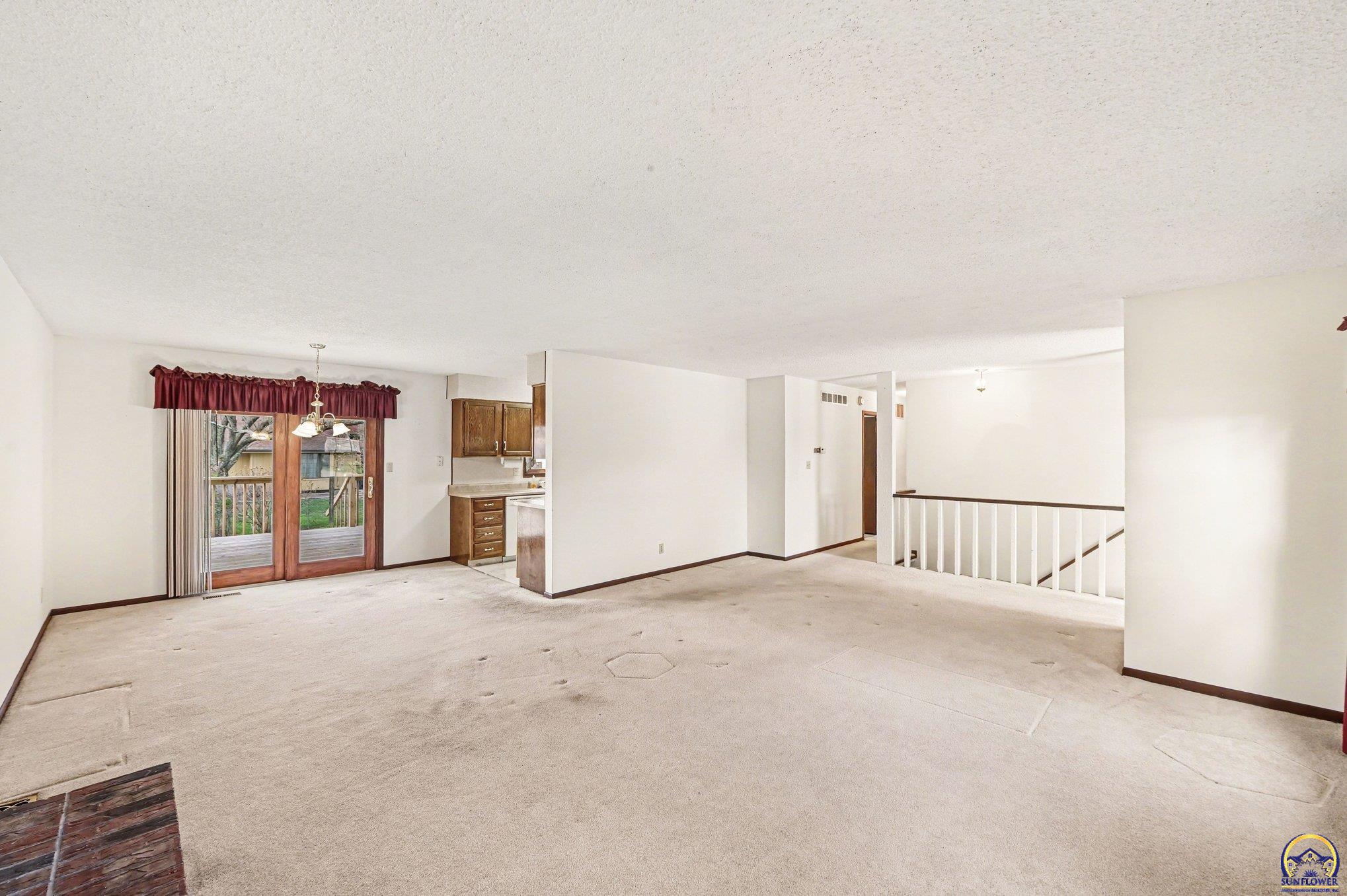 5419 Southwest 11th Street Topeka, KS 66604 - Photo 4 of 28
