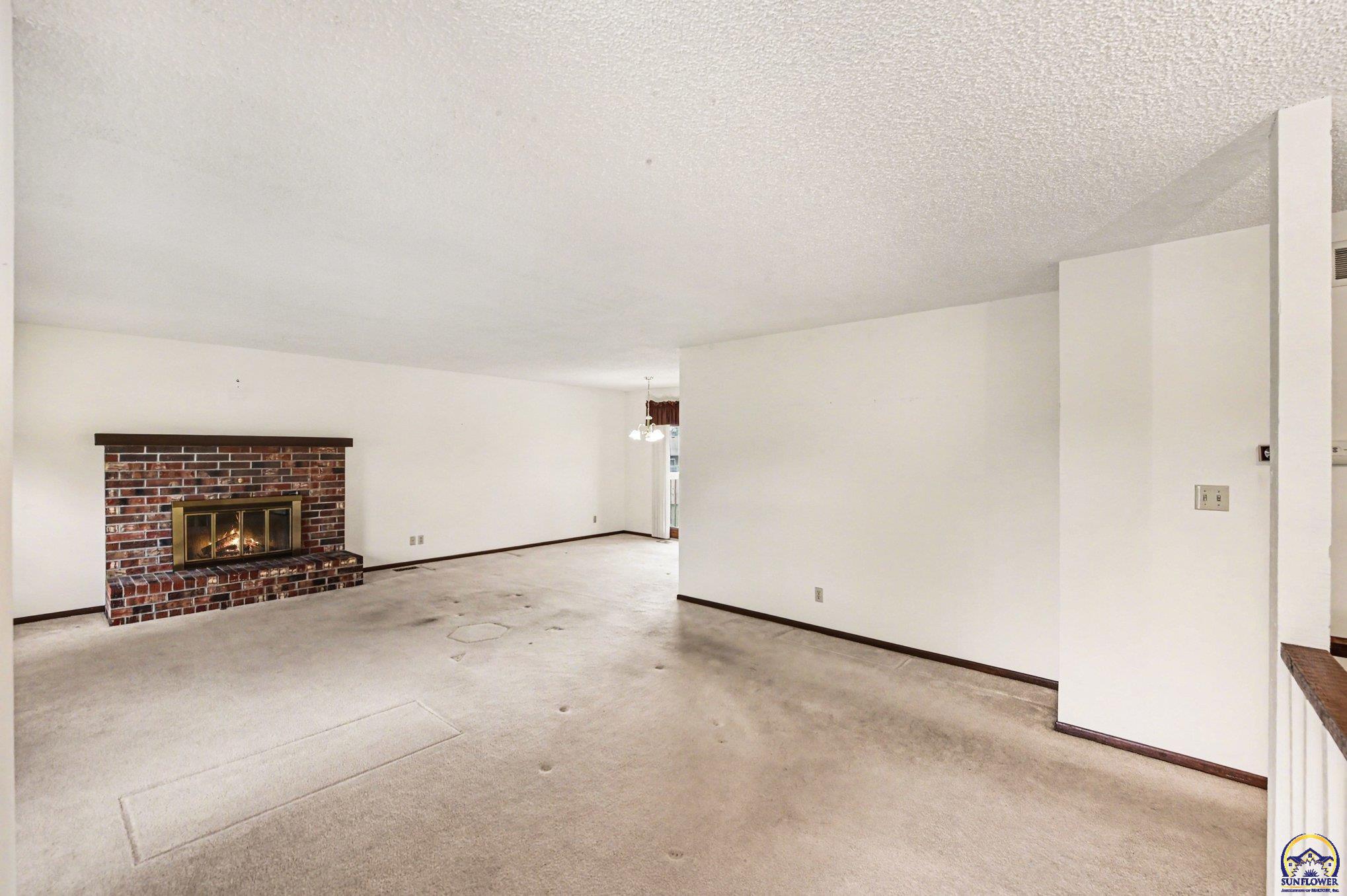 5419 Southwest 11th Street Topeka, KS 66604 - Photo 5 of 28