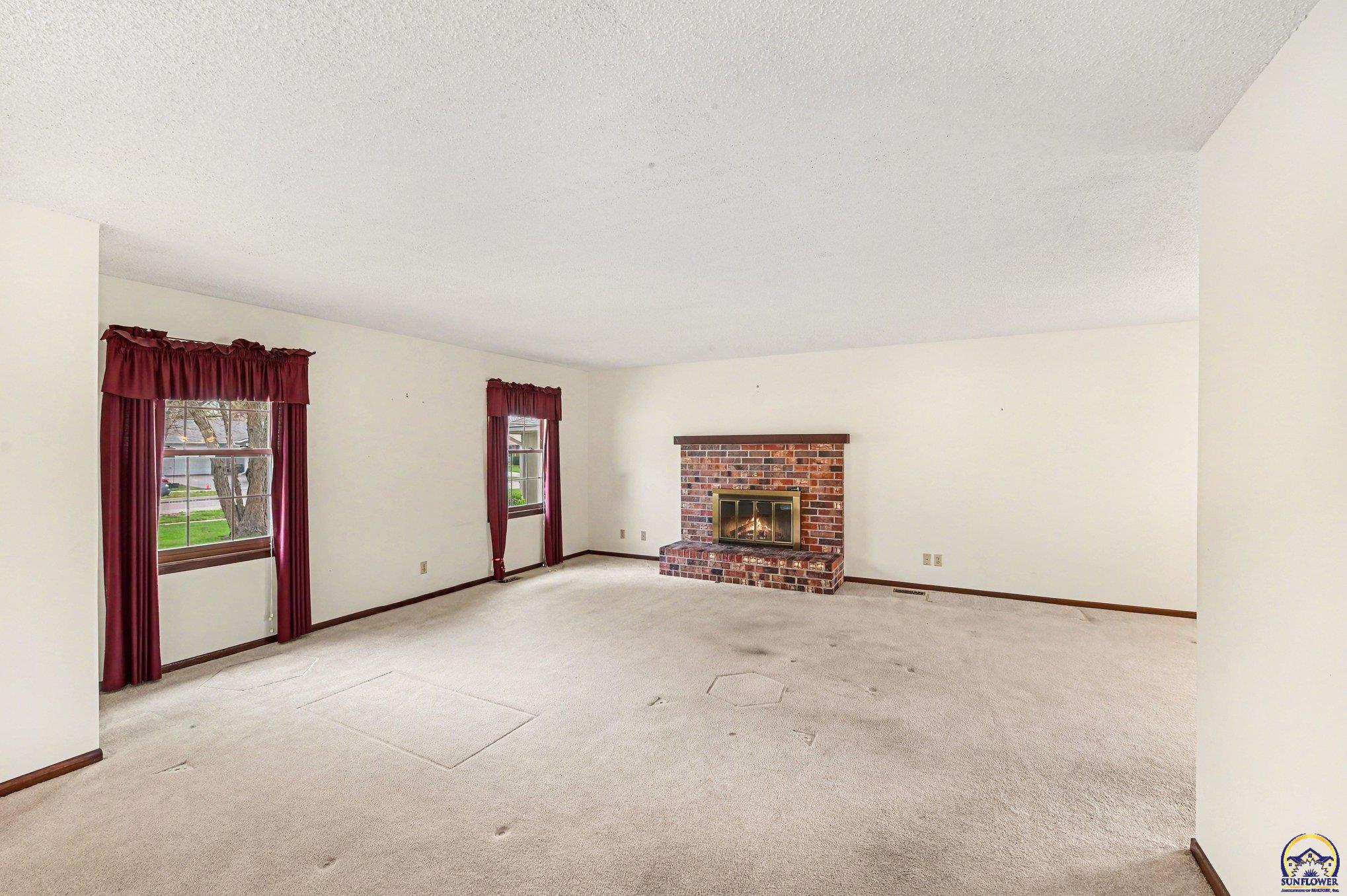 5419 Southwest 11th Street Topeka, KS 66604 - Photo 6 of 28