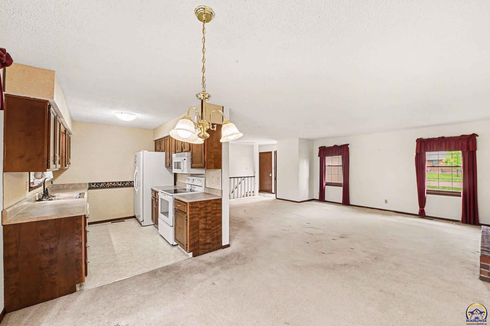 5419 Southwest 11th Street Topeka, KS 66604 - Photo 9 of 28