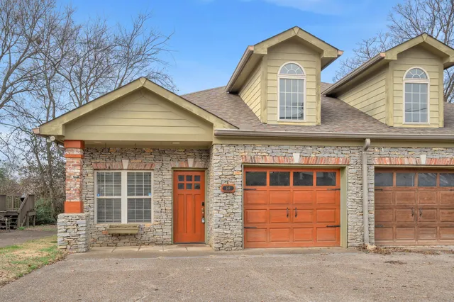 $2,600 | 516 Acklen Park Drive, Nashville, TN 37205