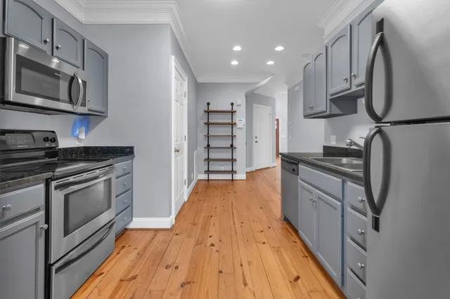 $2,600 | 516 Acklen Park Drive, Nashville, TN 37205