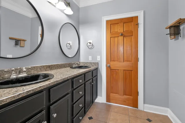 $2,600 | 516 Acklen Park Drive, Nashville, TN 37205