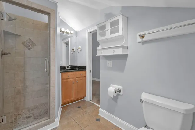 $2,600 | 516 Acklen Park Drive, Nashville, TN 37205