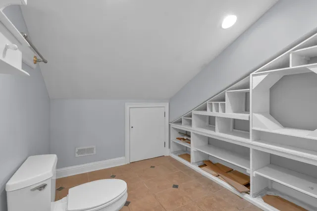 $2,600 | 516 Acklen Park Drive, Nashville, TN 37205