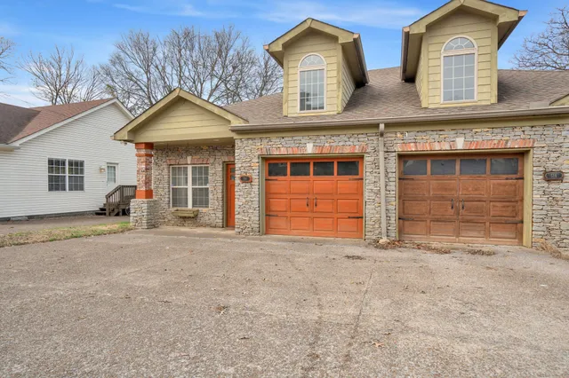 $2,600 | 516 Acklen Park Drive, Nashville, TN 37205