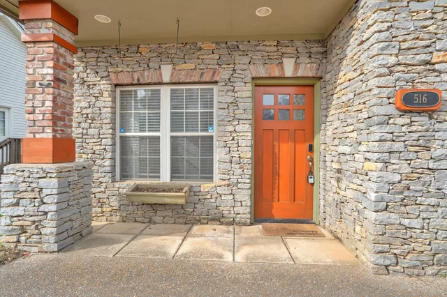 $2,600 | 516 Acklen Park Drive, Nashville, TN 37205