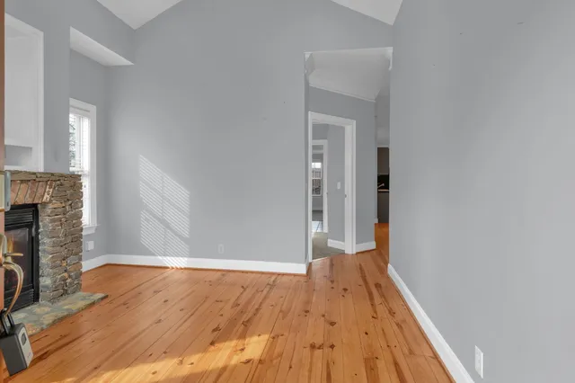 $2,600 | 516 Acklen Park Drive, Nashville, TN 37205