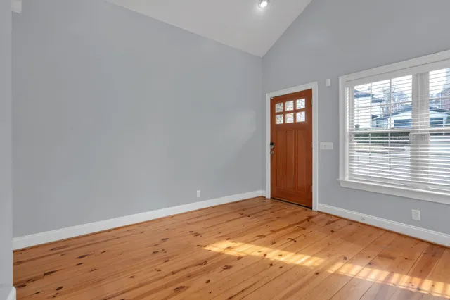 $2,600 | 516 Acklen Park Drive, Nashville, TN 37205