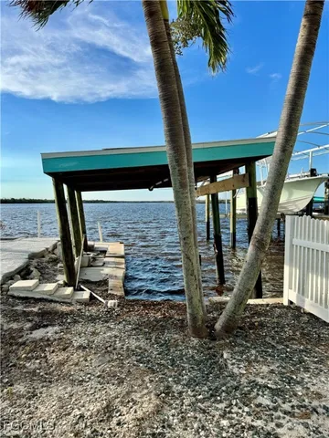 $398,000 | 4736 Pine Island Road, Matlacha, FL 33993