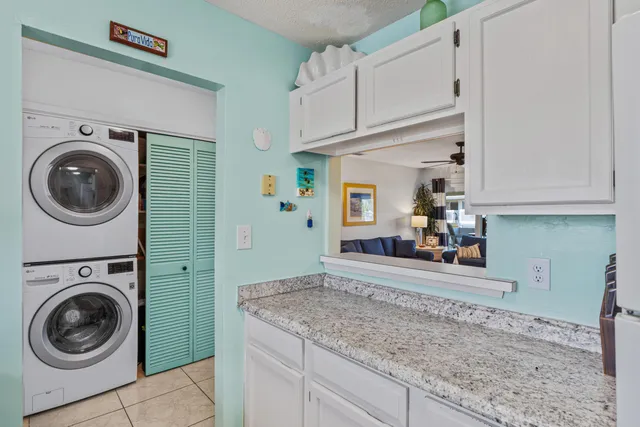 a view of a storage & utility room with washer and dryer