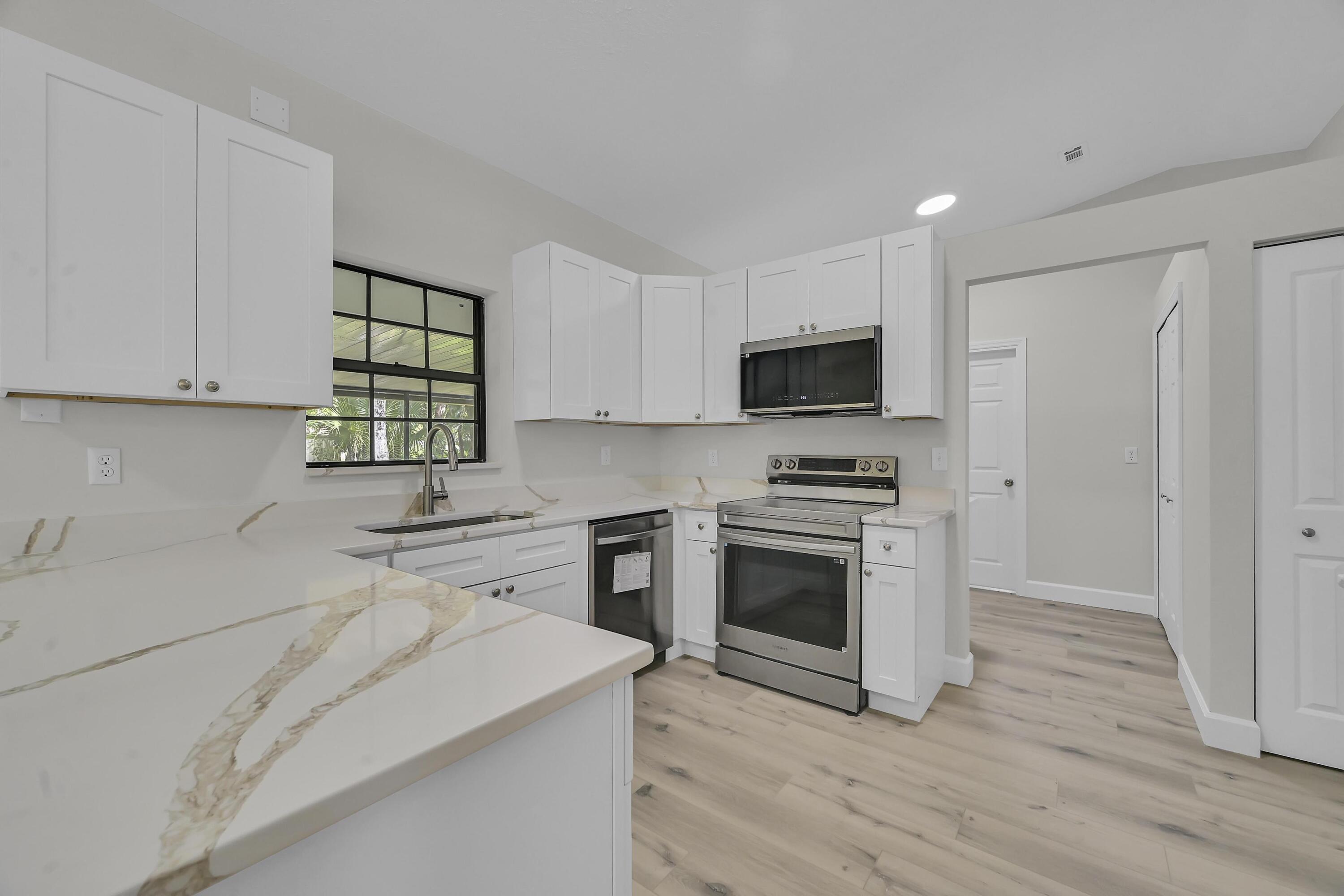 6318 Lenape Street Fort Pierce, FL 34982 - Photo 11 of 38 Z63_3695
