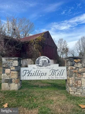 a view of building with cars parked in front of house