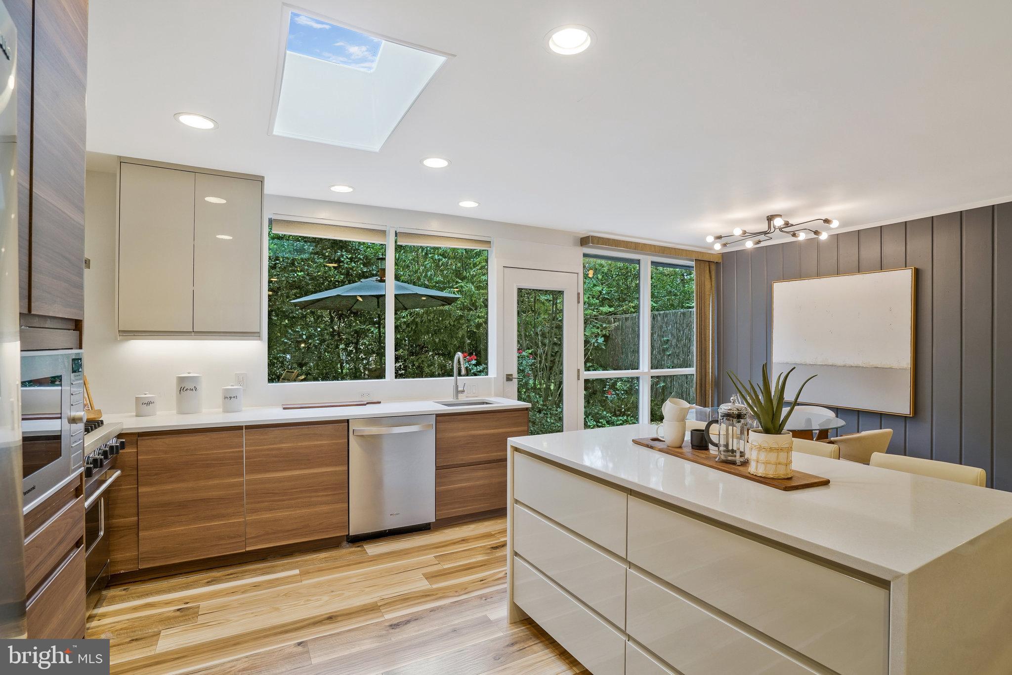 1939 Marthas Road Alexandria, VA 22307 - Photo 8 of 34