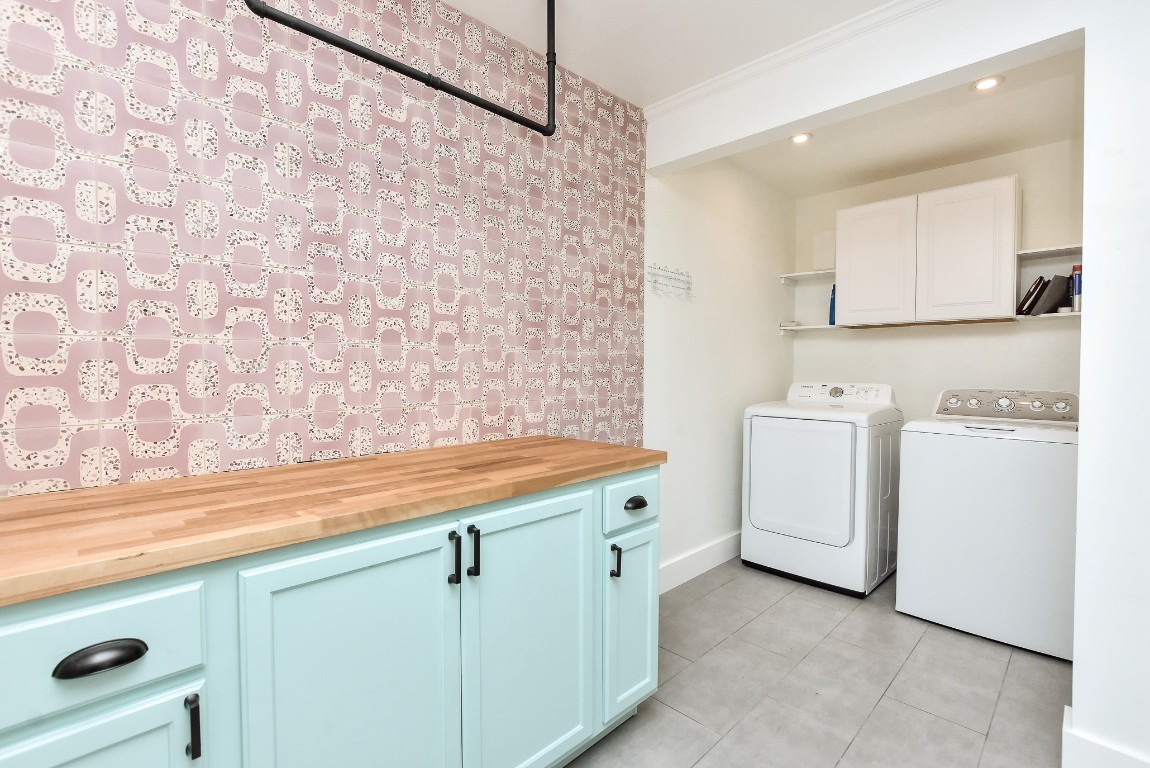 1407 East 19th Street Georgetown, TX 78626 - Photo 27 of 36 a utility room with dryer and washer