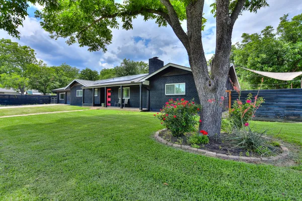 $2,950 | 1407 East 19th Street, Georgetown, TX 78626