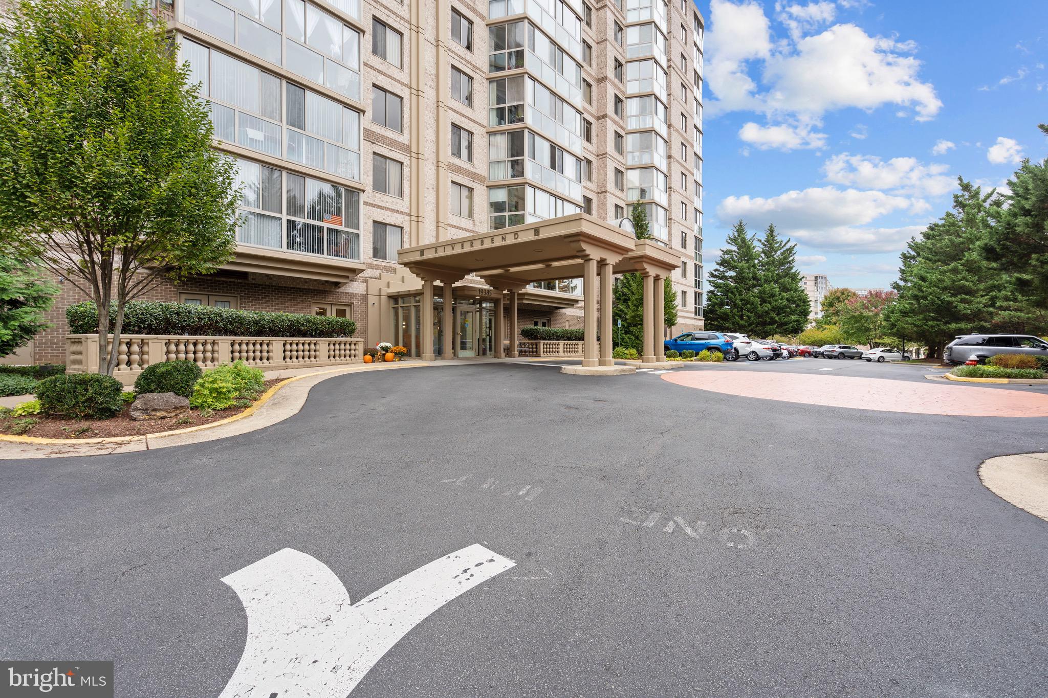 19385 Cypress Ridge Terrace, Unit 914 Leesburg, VA 20176 - Photo 2 of 39 a view of a building with a street