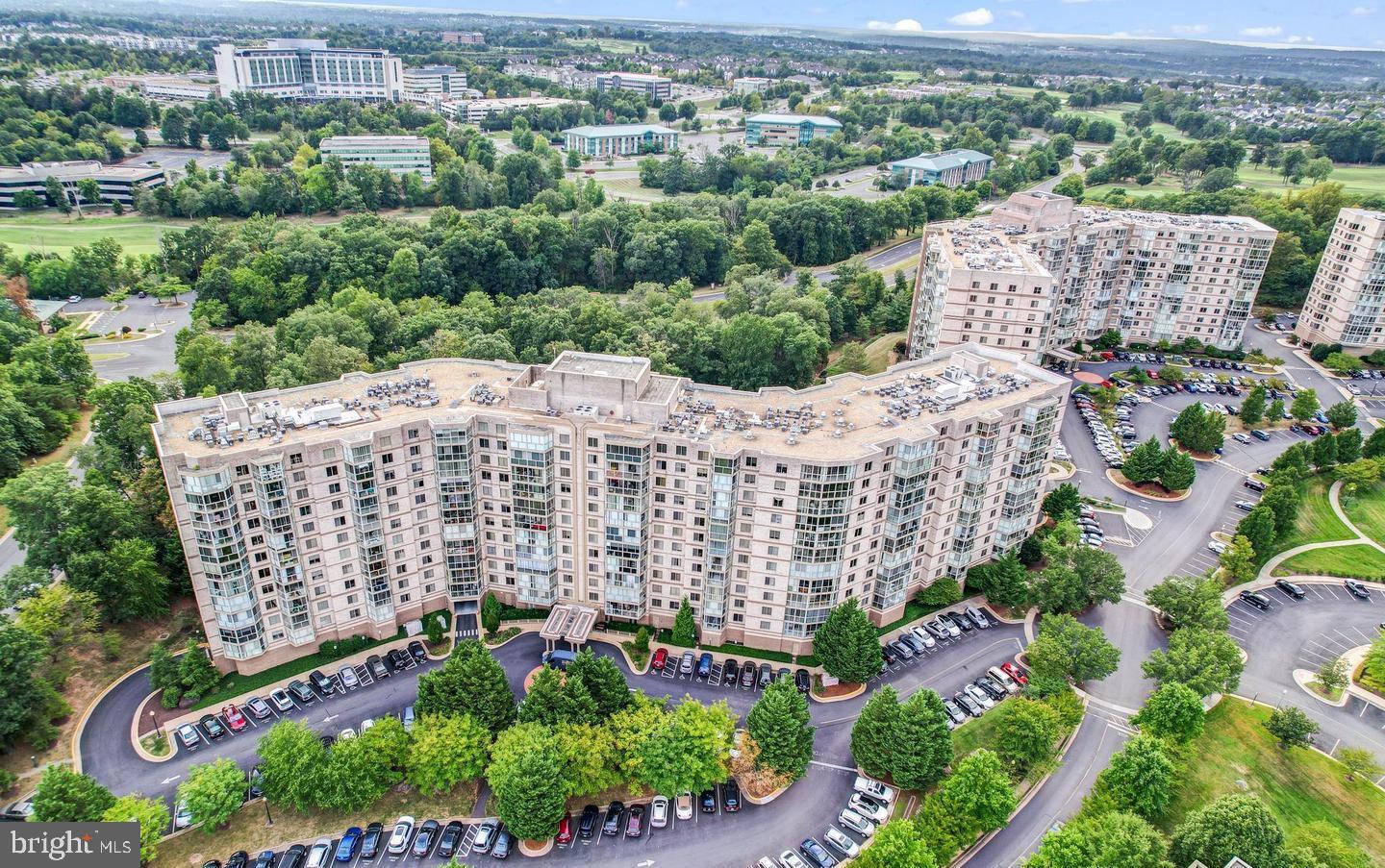 19385 Cypress Ridge Terrace, Unit 914 Leesburg, VA 20176 - Photo 26 of 39 an aerial view of multiple house