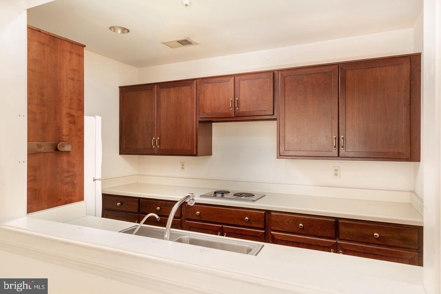 11032 Popes Head Road Fairfax, VA 22030 - Photo 22 of 28