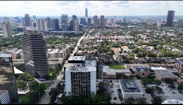 $820,000 | 5001 Woodway Drive, Unit 1305, Houston, TX 77056