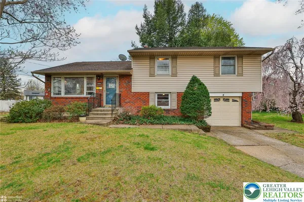 $375,000 | 1961 Ravenwood Drive, Bethlehem, PA 18018