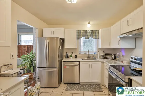 $375,000 | 1961 Ravenwood Drive, Bethlehem, PA 18018