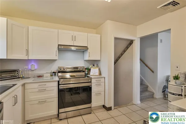 $375,000 | 1961 Ravenwood Drive, Bethlehem, PA 18018