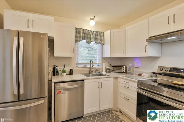 $375,000 | 1961 Ravenwood Drive, Bethlehem, PA 18018