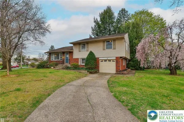 $375,000 | 1961 Ravenwood Drive, Bethlehem, PA 18018